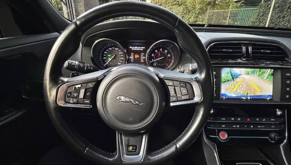 Jaguar XE 2.0 R-Sport