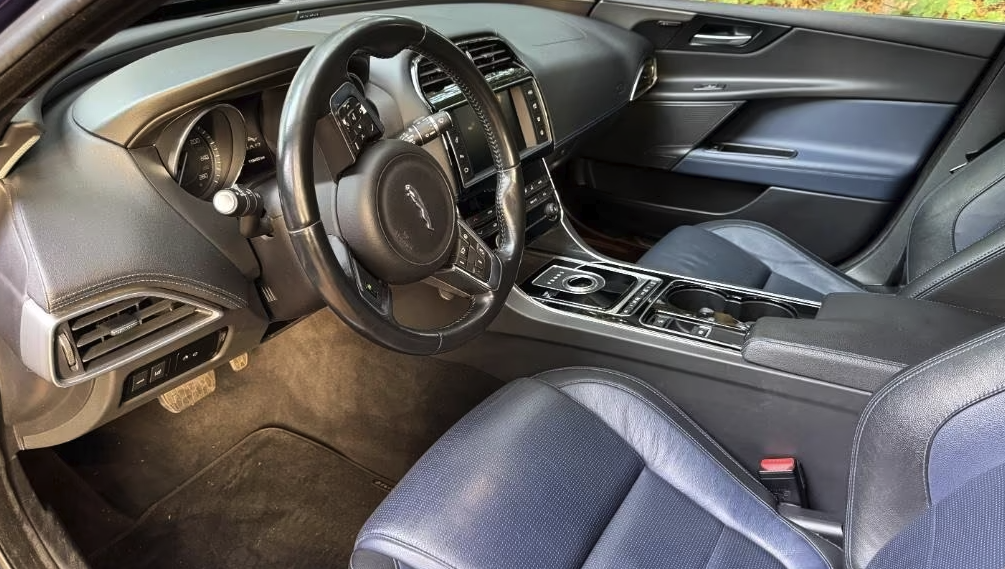 Jaguar XE 2.0 R-Sport