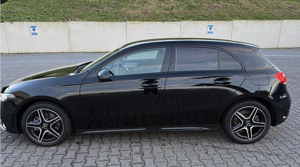 Mercedes-Benz A250e AMG