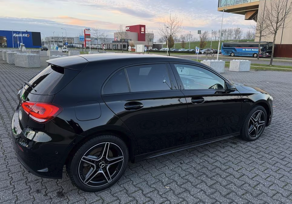 Mercedes-Benz A250e AMG