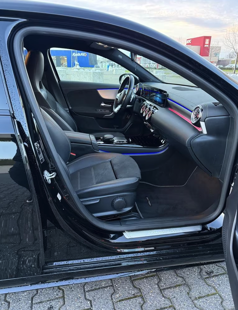 Mercedes-Benz A250e AMG