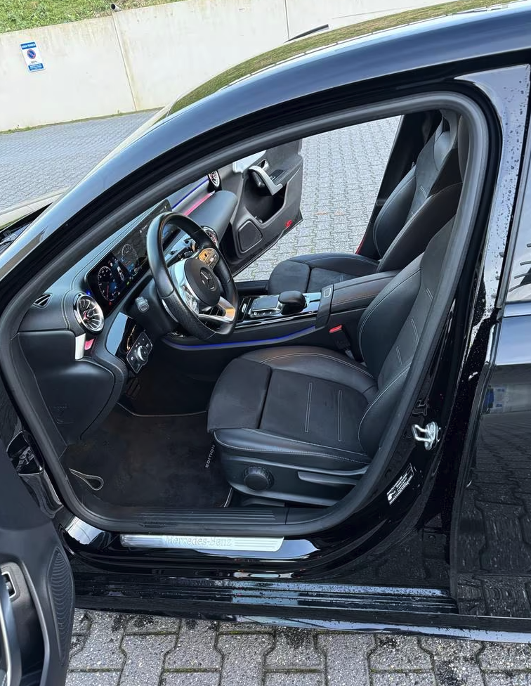 Mercedes-Benz A250e AMG