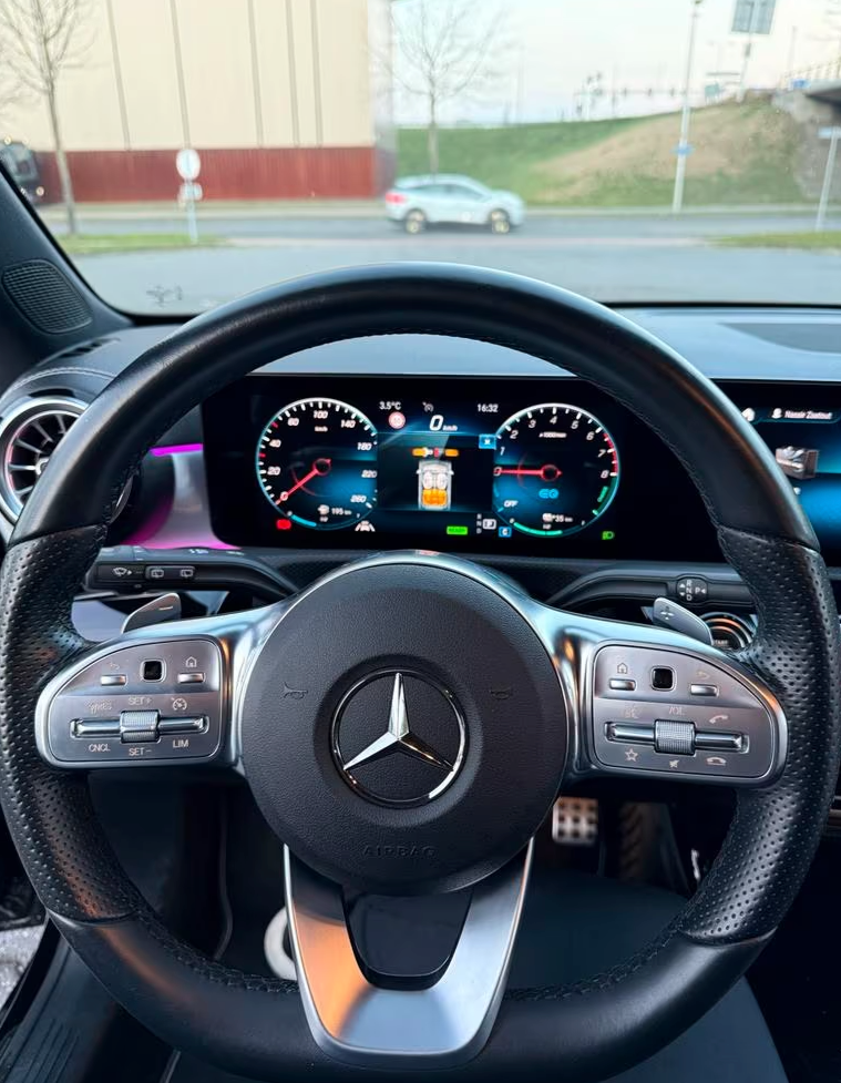 Mercedes-Benz A250e AMG