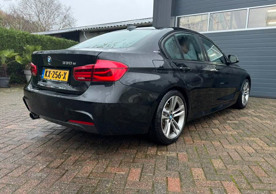 BMW 330e M-Sport